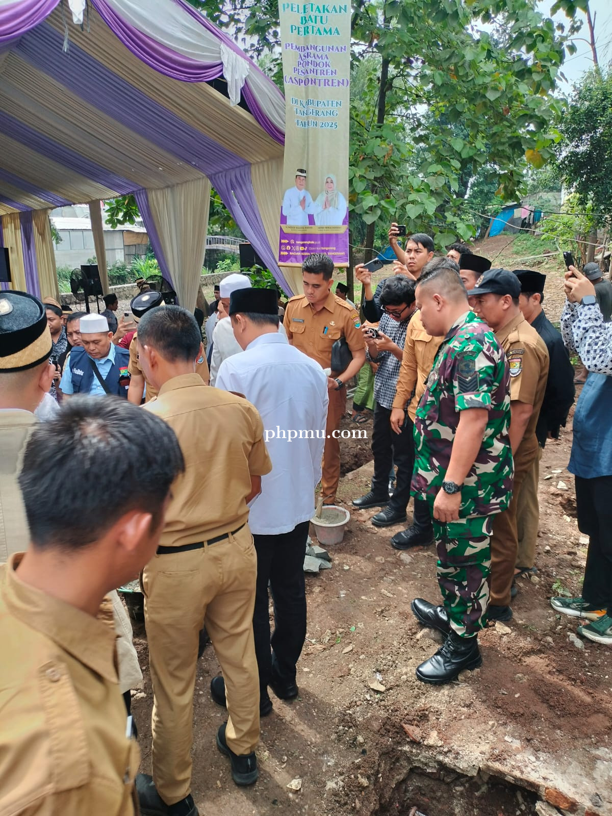 Babinsa Serma Sabari Monitoring Peletakan Batu Pertama Ponpes Al Badariyyah